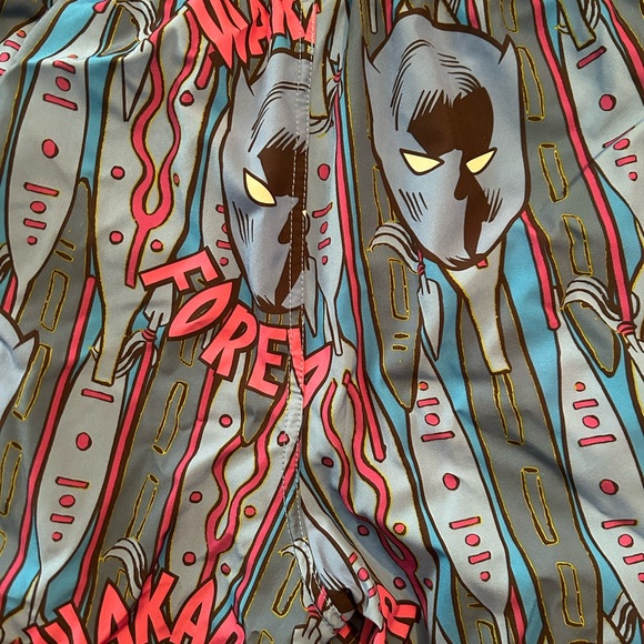 Men’s Marvel Size Large Swim Trunks - Picture 12 of 16